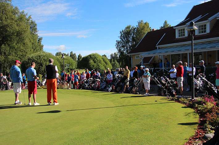 Kaiken kaikkiaan 103 pelaajaa kokoontui aurinkoiselle Tawast Golfin kentälle ratkomaan kaupungin mestaruuksia.